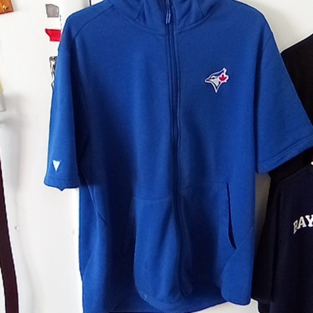 Level wear Toronto Blue Jays top sweater cut at elbow size L blue red white